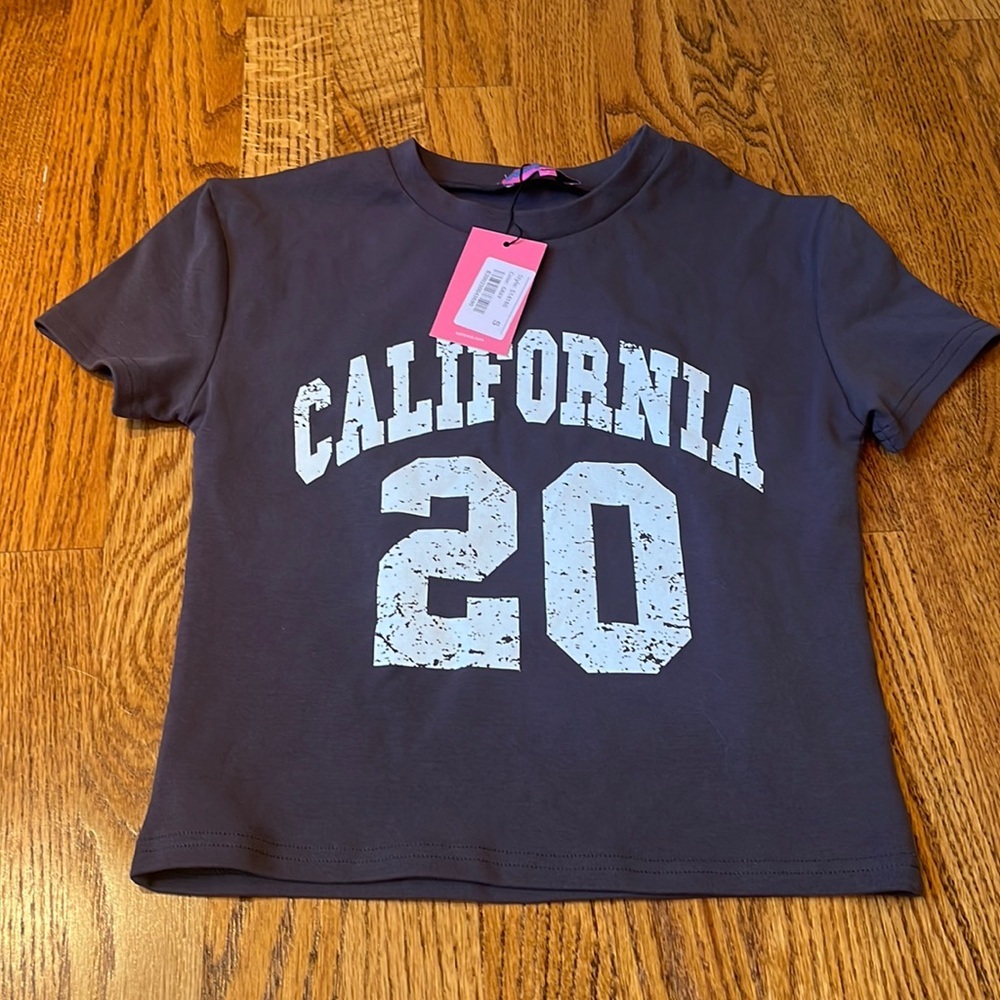 NWT Edikted Grey California Tee Size S